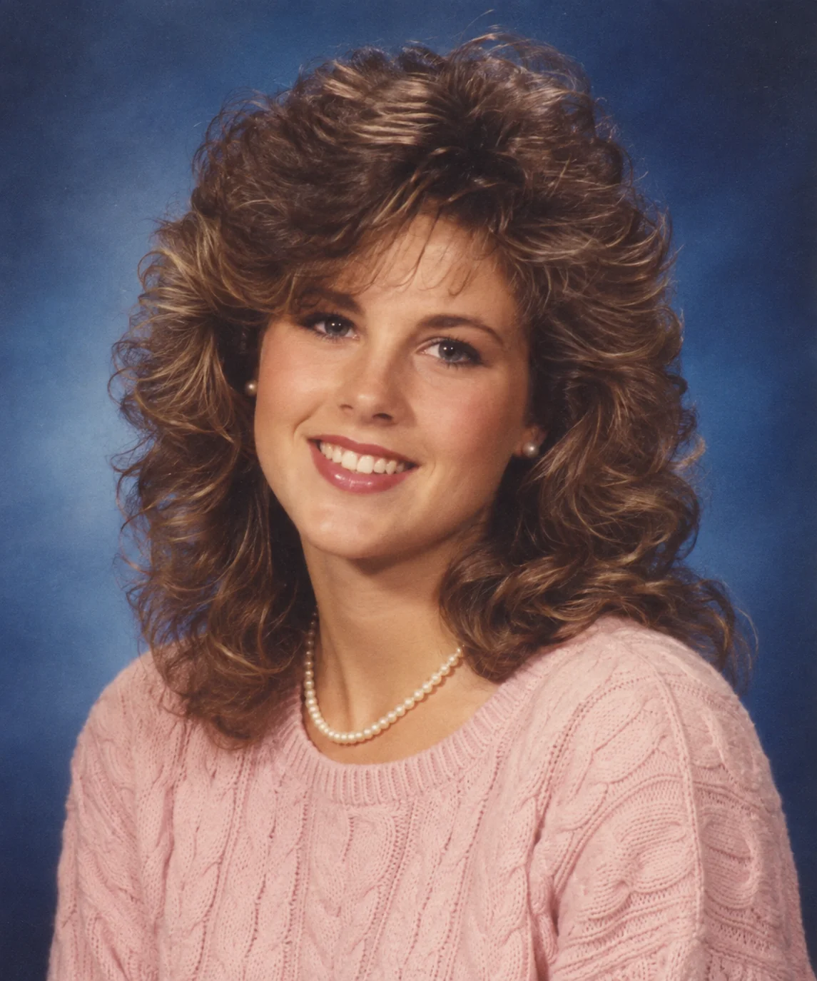 1980s college yearbook portrait AI prompt — retro senior student studio photo with gradient backdrop
