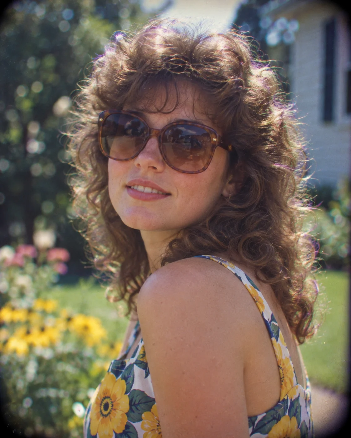 Advanced 80s AI photo prompt — Ektachrome 50mm f/1.8 lens portrait with chromatic aberration and authentic 1981 vignette